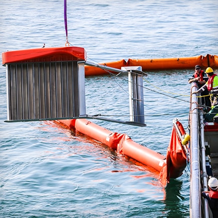 boom vane 15m deployed from boat