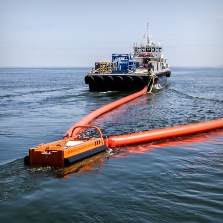 self launching skimmer boom vane